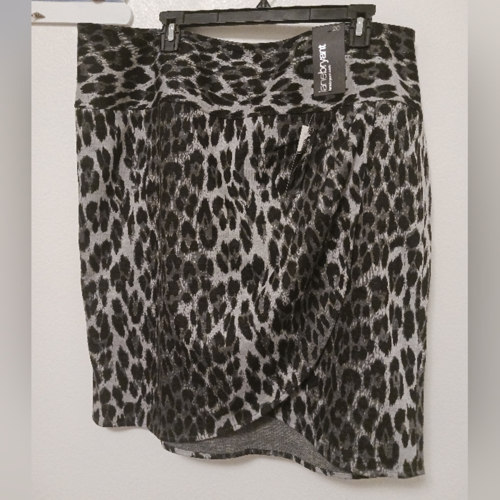 NWT Lane Bryant, size 20 black & grey cheetah print skirt.